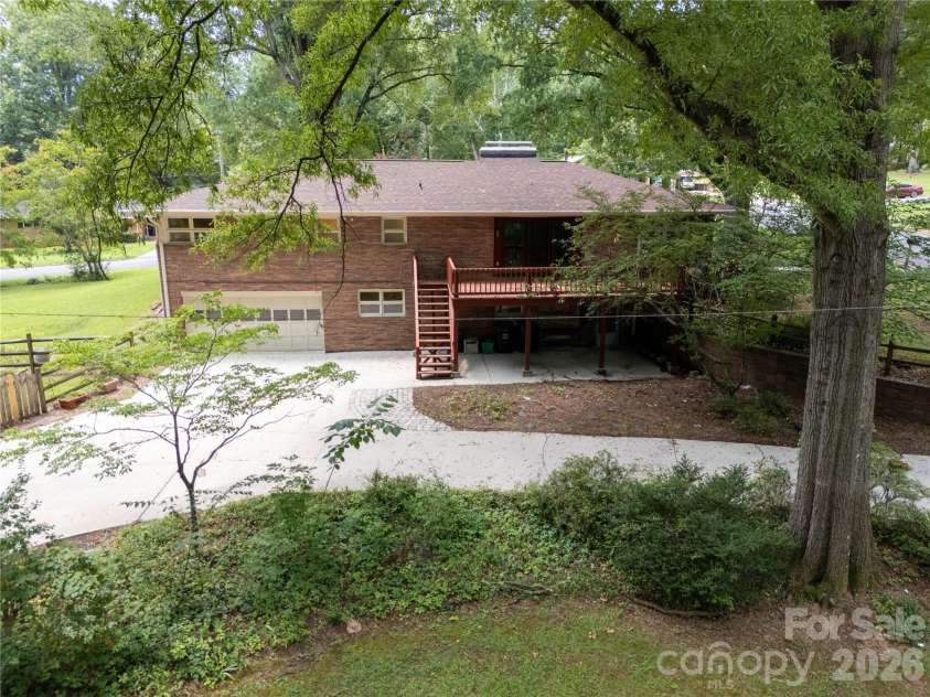 688 Grandview Drive, Concord, NC 28025.  MLS# CAR4405819, YatesRealty ID 38977. 