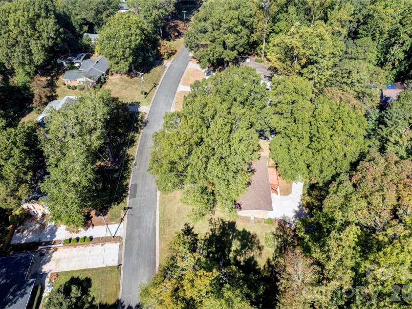 688 Grandview Drive, Concord, NC 28025.  MLS# CAR4433877, YatesRealty ID 38977. Beverly Hills neighborhood