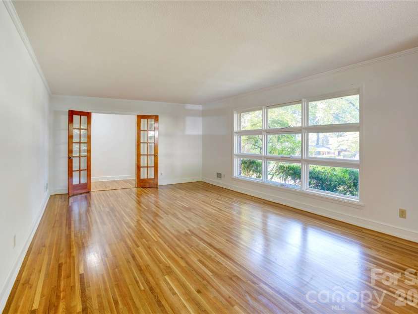 688 Grandview Drive, Concord, NC 28025.  MLS# CAR4433877, YatesRealty ID 38977. Bright living room