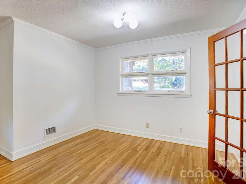 688 Grandview Drive, Concord, NC 28025.  MLS# CAR4433877, YatesRealty ID 38977. Dining area