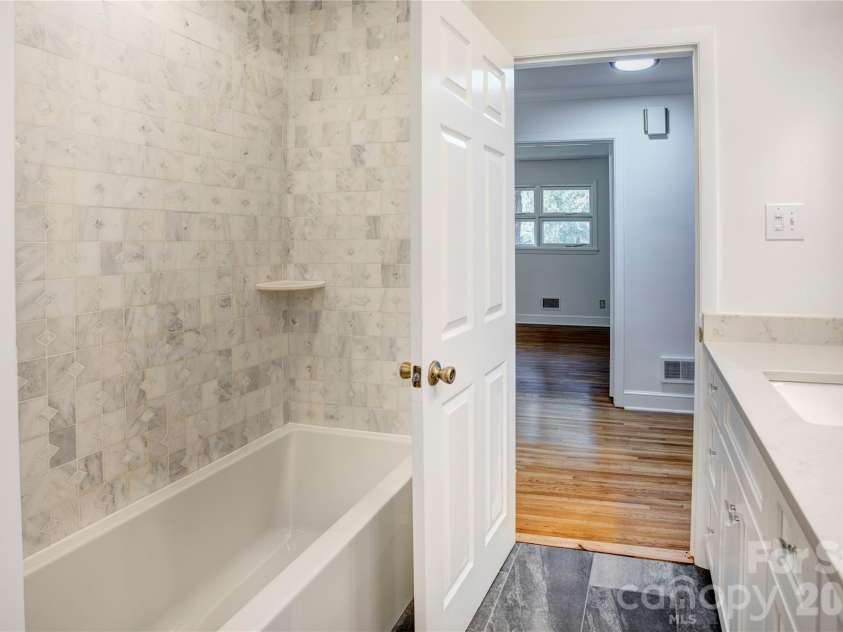 688 Grandview Drive, Concord, NC 28025.  MLS# CAR4433877, YatesRealty ID 38977. Full bath (main floor)