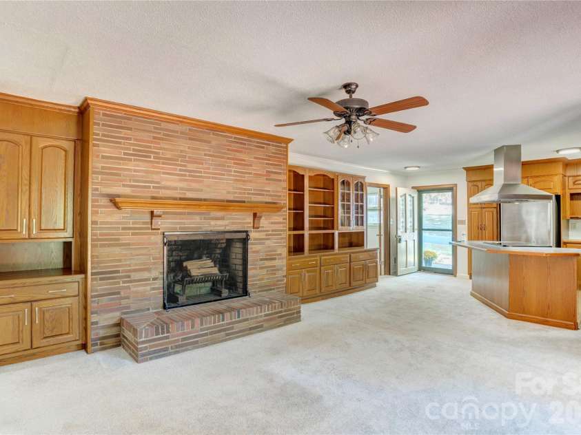 688 Grandview Drive, Concord, NC 28025.  MLS# CAR4433877, YatesRealty ID 38977. Great den / kitchen flow