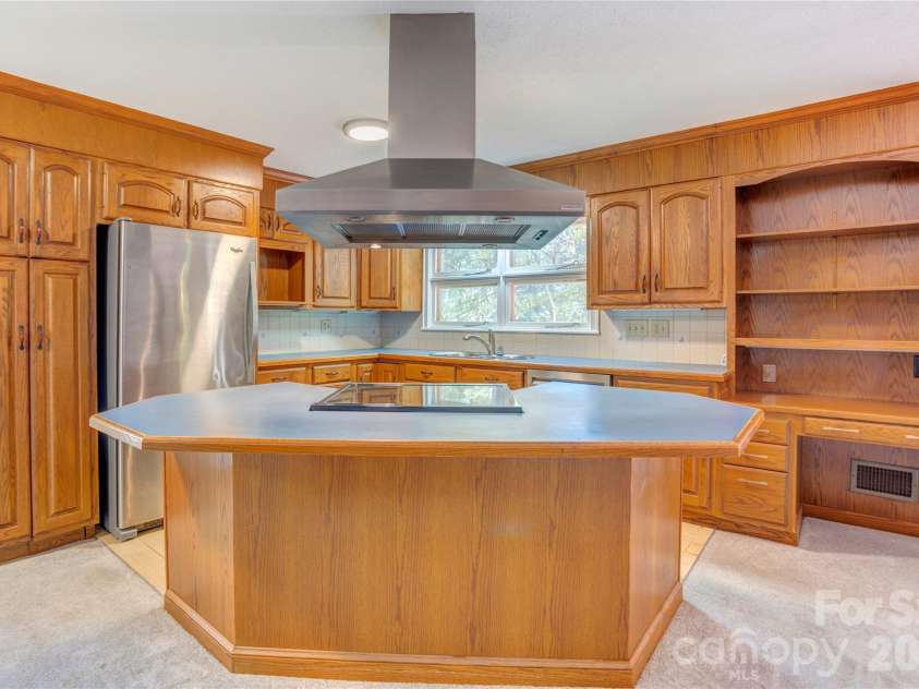 688 Grandview Drive, Concord, NC 28025.  MLS# CAR4433877, YatesRealty ID 38977. Kitchen