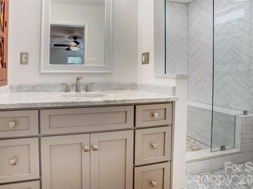 688 Grandview Drive, Concord, NC 28025.  MLS# CAR4433877, YatesRealty ID 38977. Primary bath (main floor)