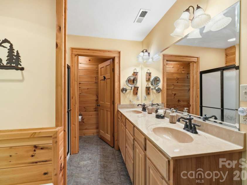 588 Tawodi Trail, Maggie Valley, NC 28751.  MLS# CAR4401674, YatesRealty ID 38978. 