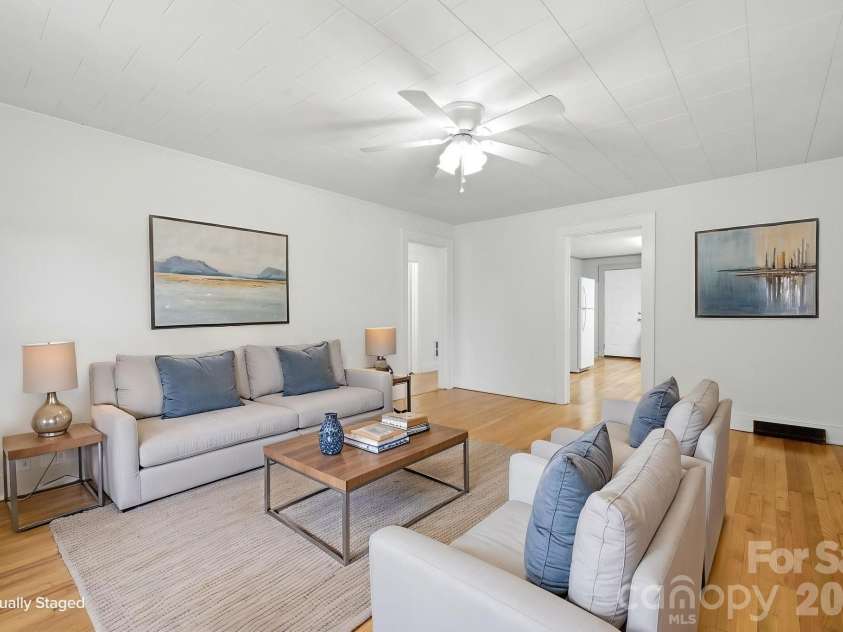 825 21st Street Drive, Hickory, NC 28602.  MLS# CAR4406042, YatesRealty ID 38980. 