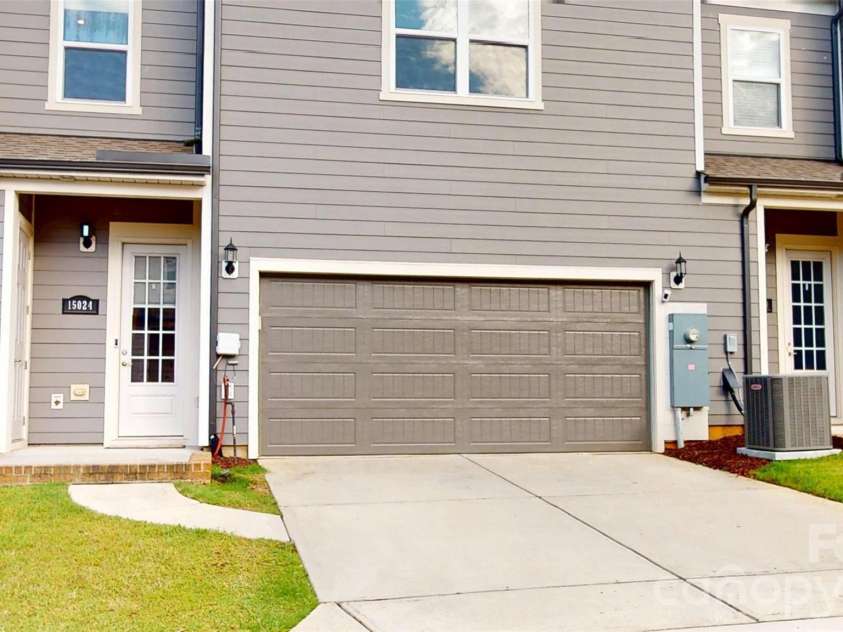 15024 Clear Sky Lane, Charlotte, NC 28277.  MLS# CAR4389195, YatesRealty ID 38982. 