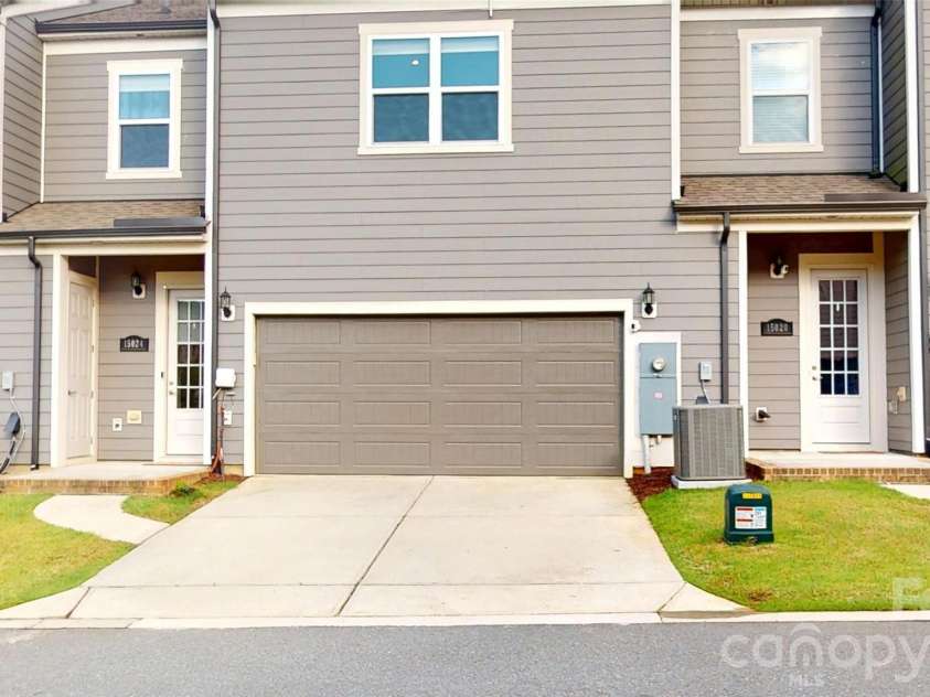 15024 Clear Sky Lane, Charlotte, NC 28277.  MLS# CAR4389195, YatesRealty ID 38982. 