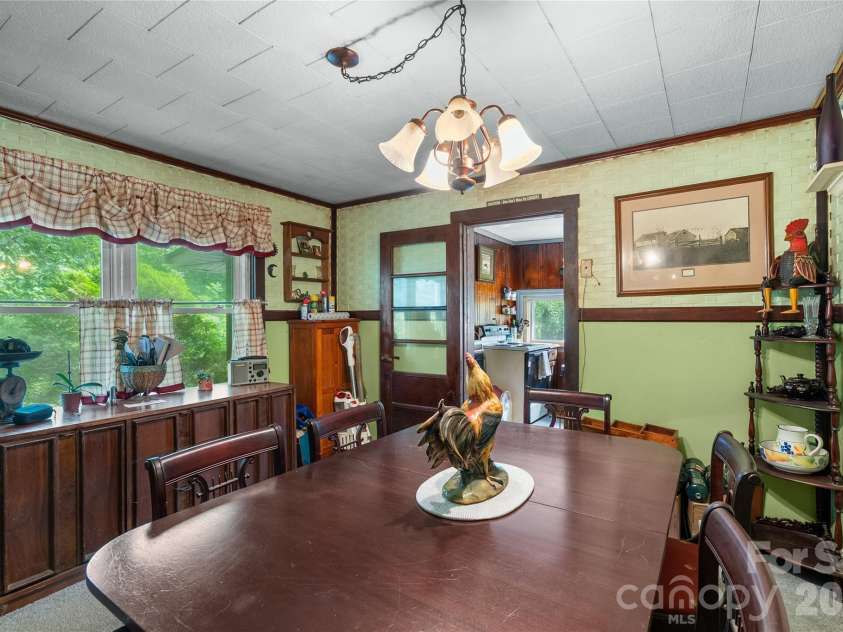 3151 Bearwallow Road, Hendersonville, NC 28792.  MLS# CAR4403717, YatesRealty ID 38983. Dining Room w/windows