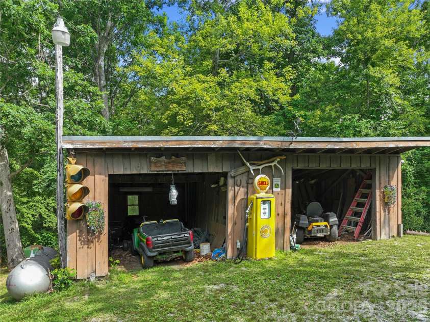 3151 Bearwallow Road, Hendersonville, NC 28792.  MLS# CAR4403717, YatesRealty ID 38983. Storage shed/barn
