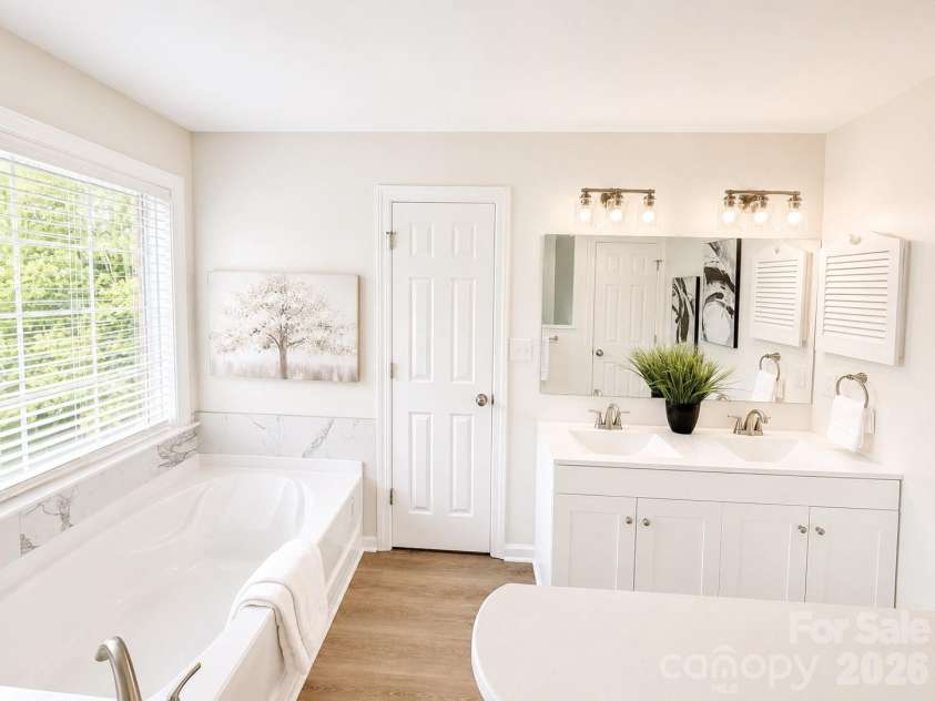 10448 Misty Ridge Lane, Charlotte, NC 28277.  MLS# CAR4401263, YatesRealty ID 38985. 