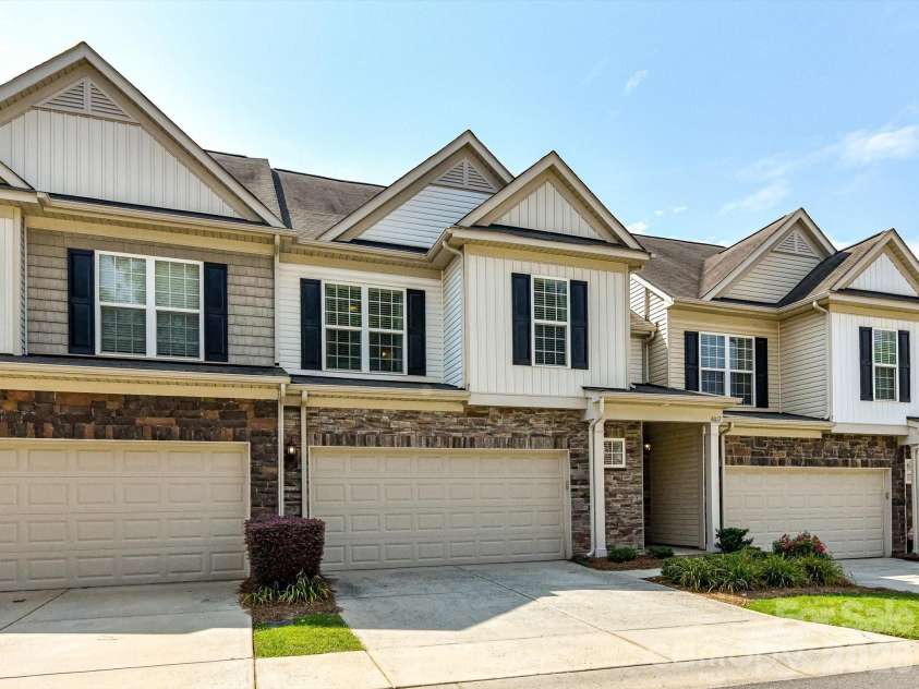 6017 Carrollton Lane, Charlotte, NC 28210.  MLS# CAR4400871, YatesRealty ID 38986. 