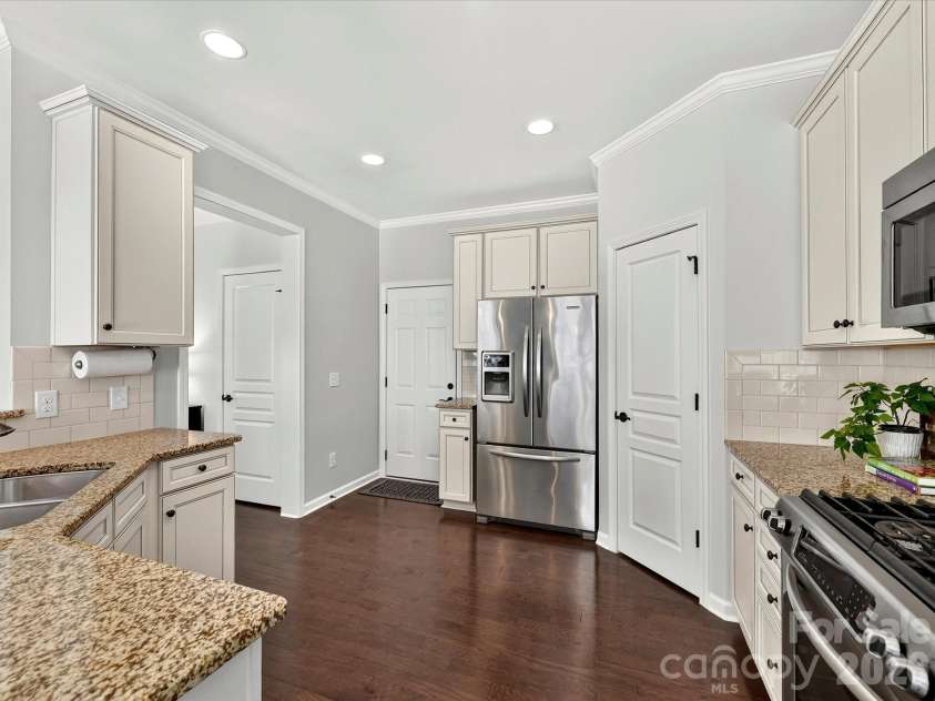 6017 Carrollton Lane, Charlotte, NC 28210.  MLS# CAR4400871, YatesRealty ID 38986. 