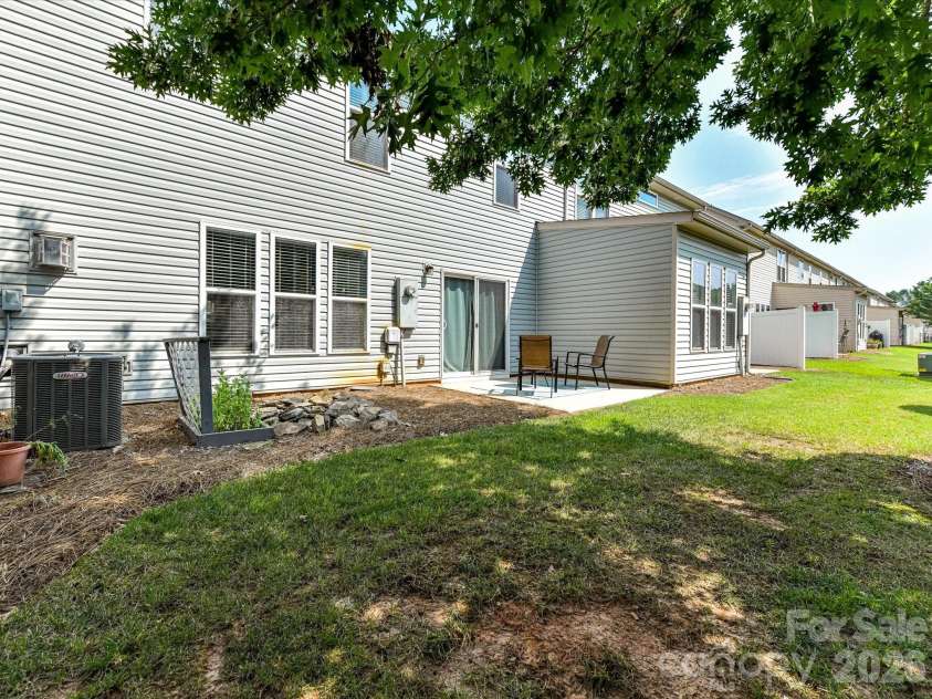 6017 Carrollton Lane, Charlotte, NC 28210.  MLS# CAR4400871, YatesRealty ID 38986. 