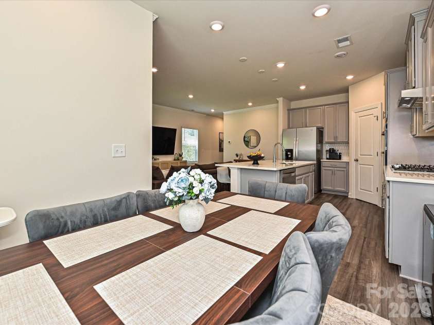11202 Broadbent Court, Charlotte, NC 28278.  MLS# CAR4370699, YatesRealty ID 38988. Dining Area