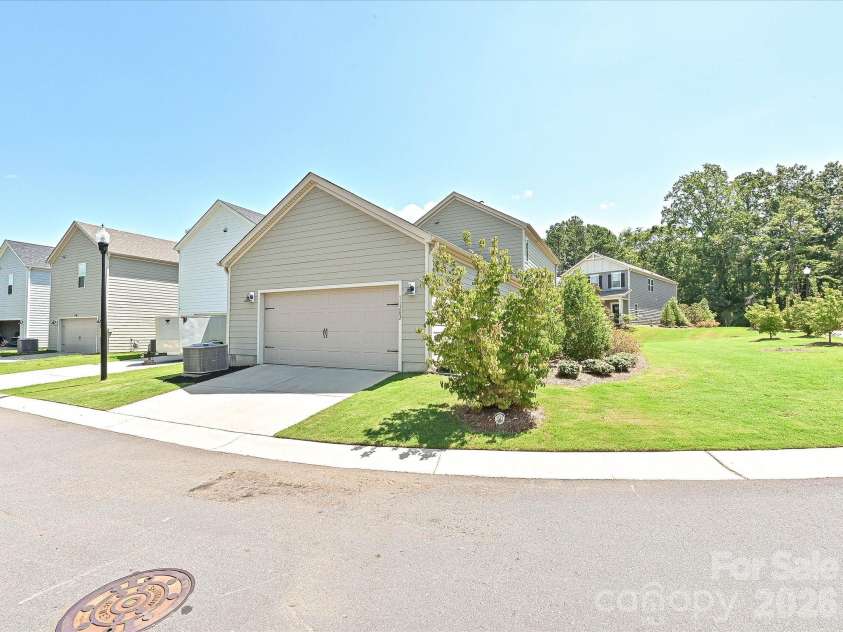11202 Broadbent Court, Charlotte, NC 28278.  MLS# CAR4370699, YatesRealty ID 38988. Garage