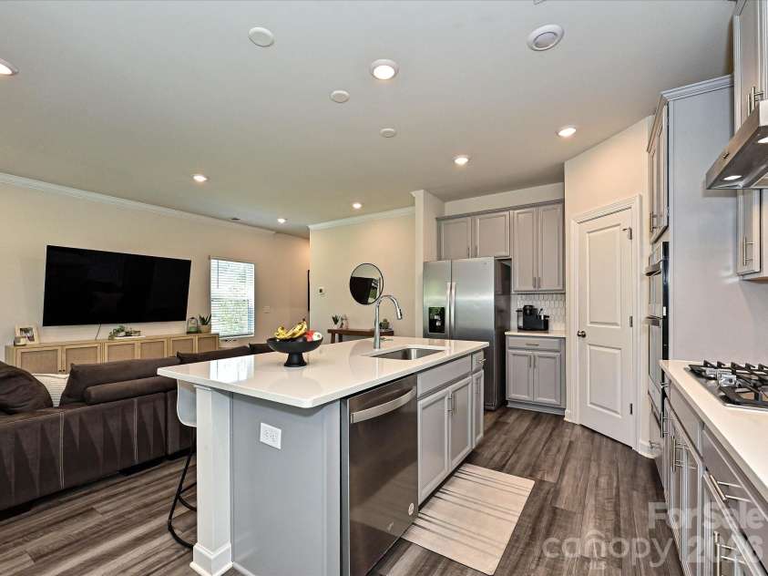 11202 Broadbent Court, Charlotte, NC 28278.  MLS# CAR4370699, YatesRealty ID 38988. Kitchen