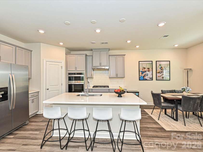 11202 Broadbent Court, Charlotte, NC 28278.  MLS# CAR4370699, YatesRealty ID 38988. Kitchen & Dining