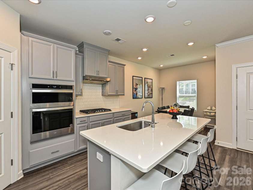 11202 Broadbent Court, Charlotte, NC 28278.  MLS# CAR4370699, YatesRealty ID 38988. Kitchen & Dining