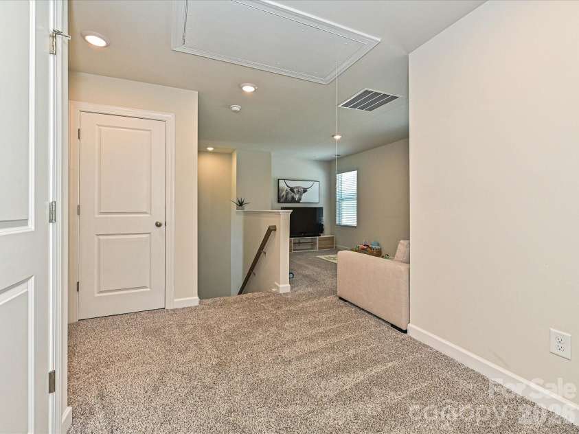 11202 Broadbent Court, Charlotte, NC 28278.  MLS# CAR4370699, YatesRealty ID 38988. Landing