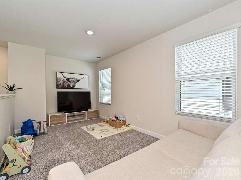 11202 Broadbent Court, Charlotte, NC 28278.  MLS# CAR4370699, YatesRealty ID 38988. Loft
