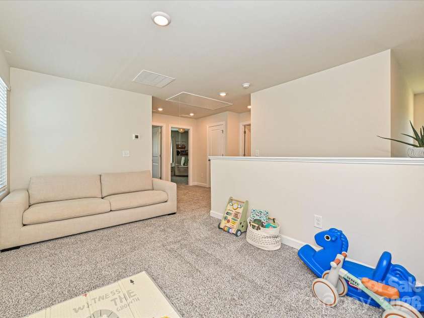 11202 Broadbent Court, Charlotte, NC 28278.  MLS# CAR4370699, YatesRealty ID 38988. Loft