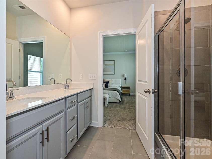 11202 Broadbent Court, Charlotte, NC 28278.  MLS# CAR4370699, YatesRealty ID 38988. Primary Bathroom