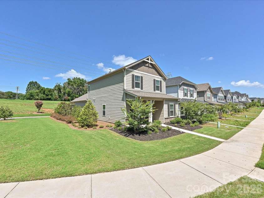 11202 Broadbent Court, Charlotte, NC 28278.  MLS# CAR4370699, YatesRealty ID 38988. Welcome Home!