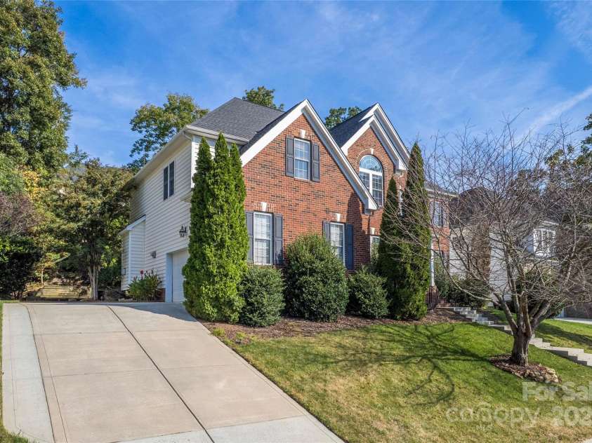 2013 Solway Lane, Charlotte, NC 28269.  MLS# CAR4303892, YatesRealty ID 38988. 