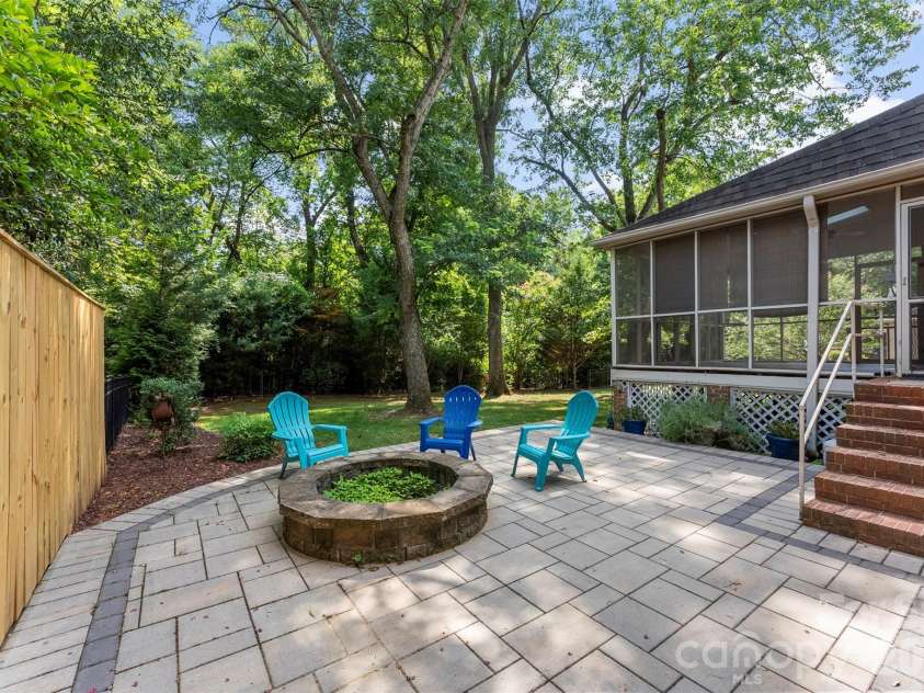 8127 Prince George Road, Charlotte, NC 28210.  MLS# CAR4396240, YatesRealty ID 38989. Built in Firepit