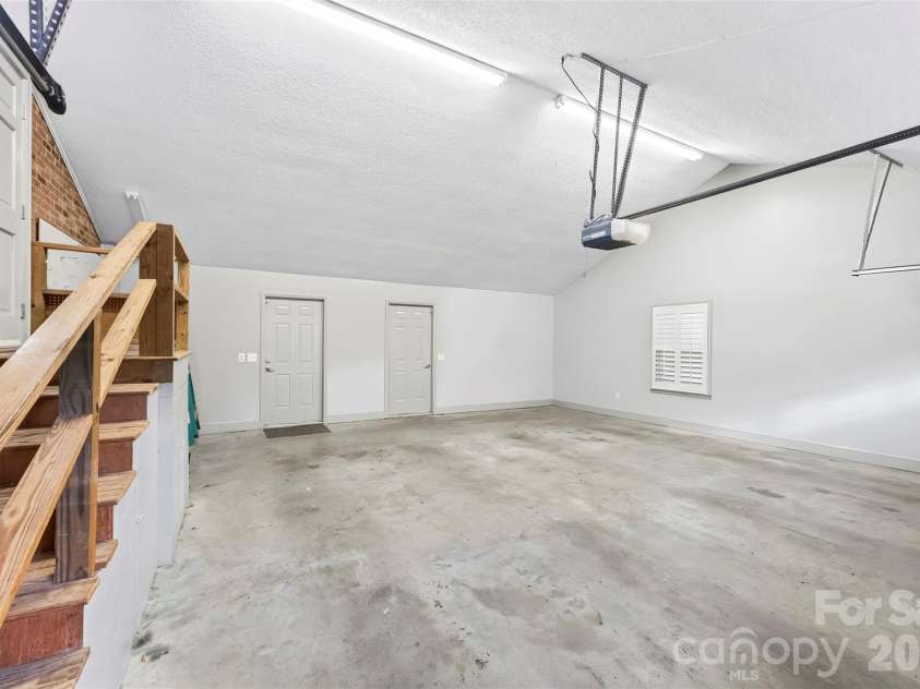 8127 Prince George Road, Charlotte, NC 28210.  MLS# CAR4396240, YatesRealty ID 38989. Oversized 2 car garage