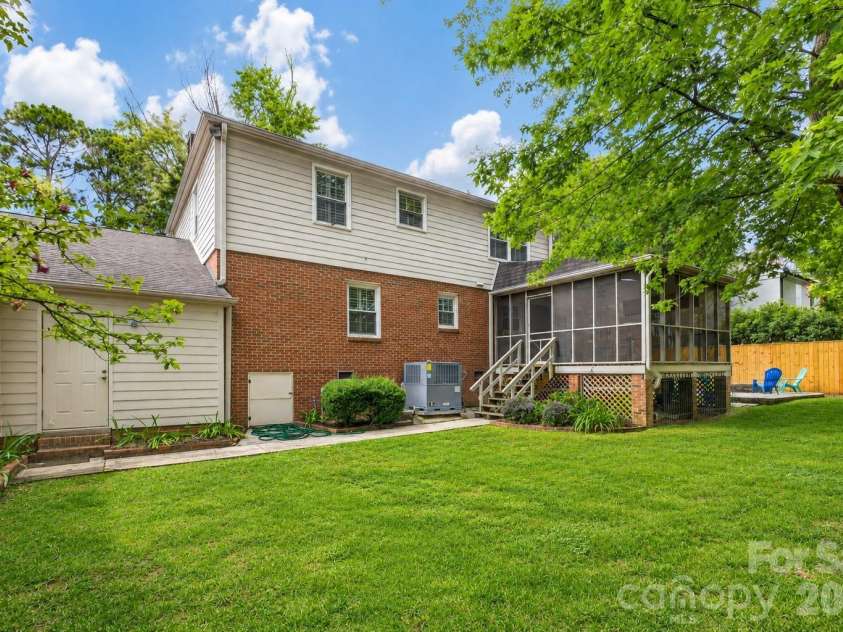 8127 Prince George Road, Charlotte, NC 28210.  MLS# CAR4396240, YatesRealty ID 38989. Private, level backyard with mature trees