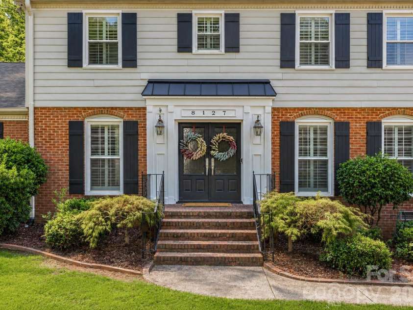 8127 Prince George Road, Charlotte, NC 28210.  MLS# CAR4396240, YatesRealty ID 38989. Welcoming front entry with double doors