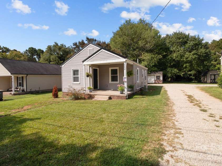 2208 Ridge Avenue, Kannapolis, NC 28023.  MLS# CAR4184006, YatesRealty ID 3899. 