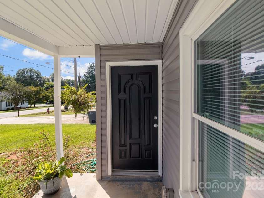 2208 Ridge Avenue, Kannapolis, NC 28023.  MLS# CAR4184006, YatesRealty ID 3899. 