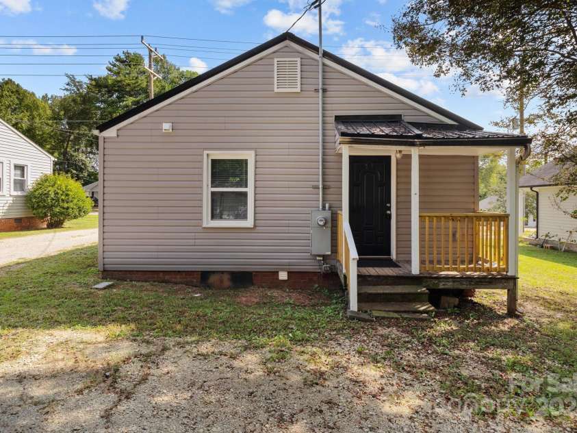 2208 Ridge Avenue, Kannapolis, NC 28023.  MLS# CAR4184006, YatesRealty ID 3899. 