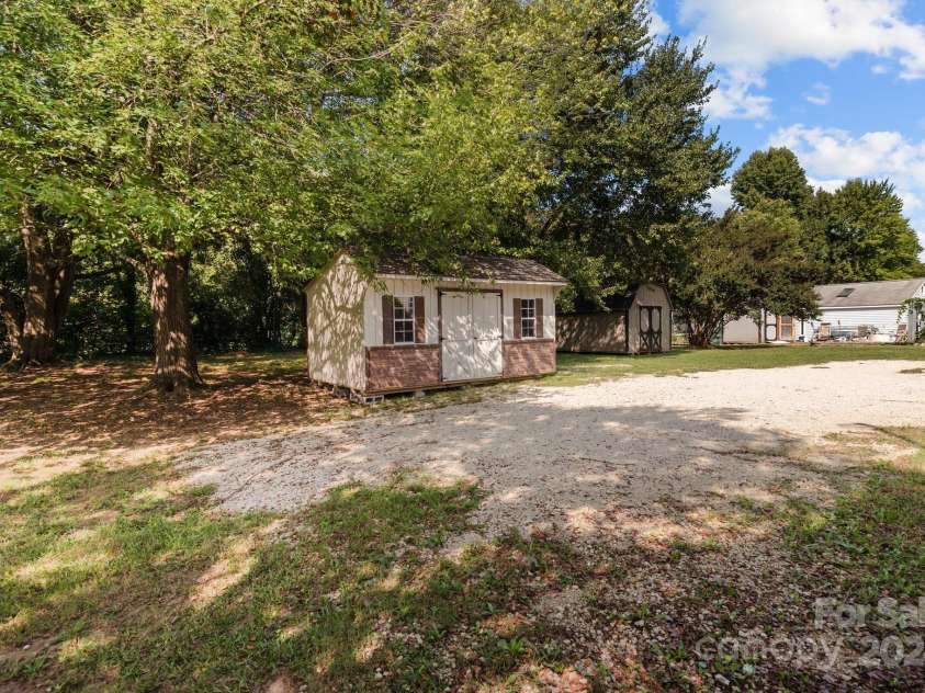 2208 Ridge Avenue, Kannapolis, NC 28023.  MLS# CAR4184006, YatesRealty ID 3899. 