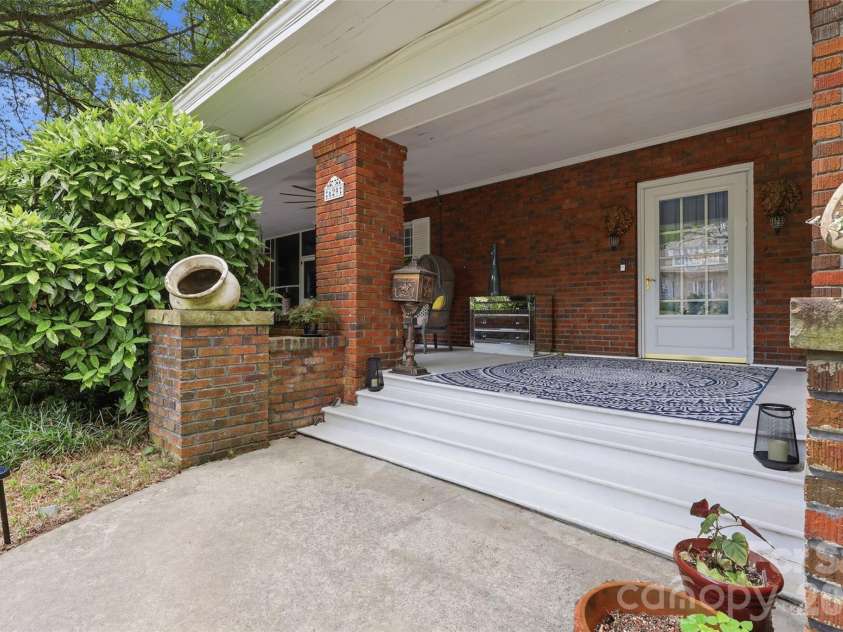 629 Mitchell Avenue, Salisbury, NC 28144.  MLS# CAR4402081, YatesRealty ID 38992. 