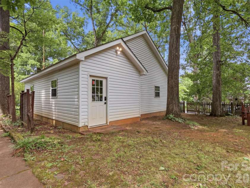 629 Mitchell Avenue, Salisbury, NC 28144.  MLS# CAR4402081, YatesRealty ID 38992. 