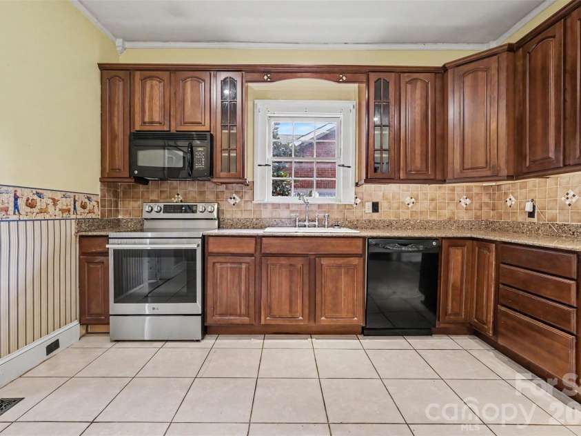 75 Cabarrus Avenue, Concord, NC 28025.  MLS# CAR4406575, YatesRealty ID 38993. Kitchen