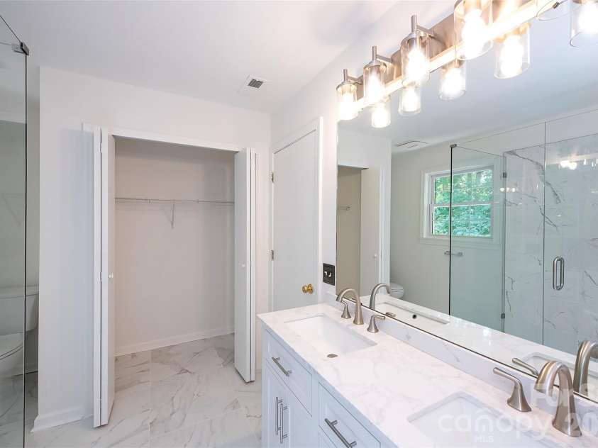 8327 Loma Linda Lane, Waxhaw, NC 28173.  MLS# CAR4395460, YatesRealty ID 38994. Primary Bath