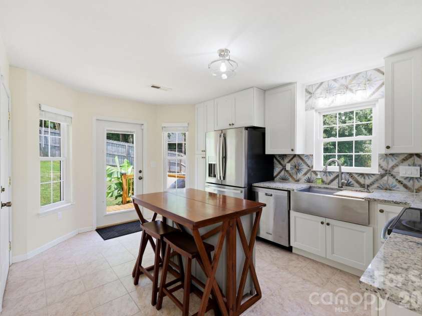 320 Meadowbrook Drive, Canton, NC 28716.  MLS# CAR4402508, YatesRealty ID 38995. 