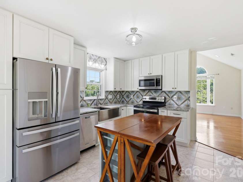 320 Meadowbrook Drive, Canton, NC 28716.  MLS# CAR4402508, YatesRealty ID 38995. 