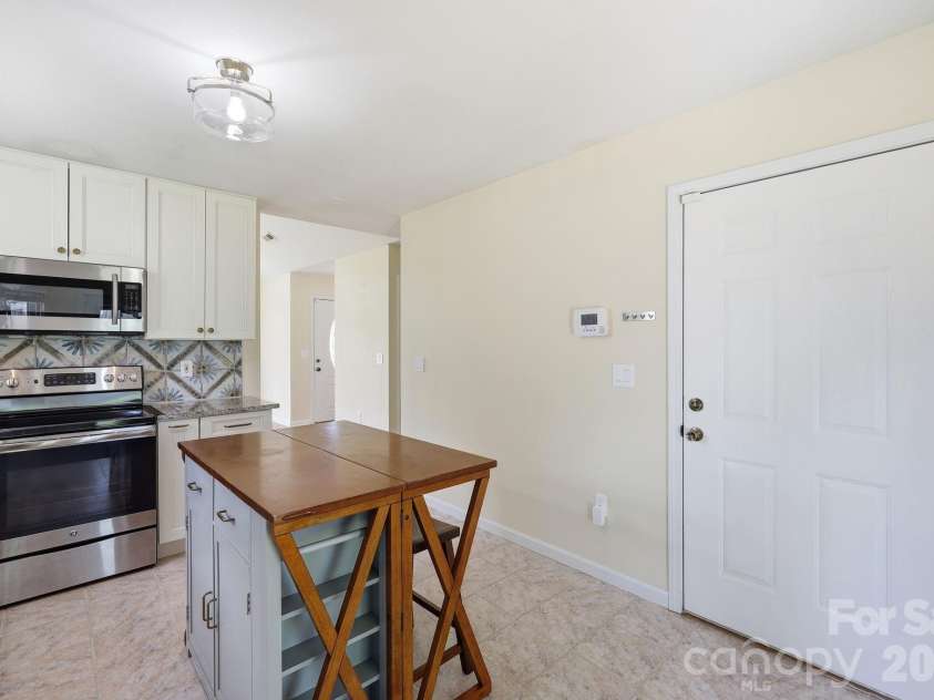 320 Meadowbrook Drive, Canton, NC 28716.  MLS# CAR4402508, YatesRealty ID 38995. 