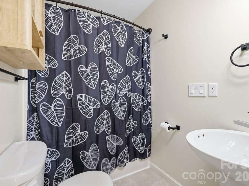 320 Meadowbrook Drive, Canton, NC 28716.  MLS# CAR4402508, YatesRealty ID 38995. 