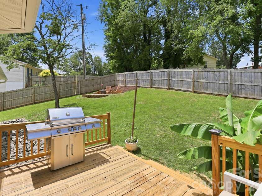 320 Meadowbrook Drive, Canton, NC 28716.  MLS# CAR4402508, YatesRealty ID 38995. 