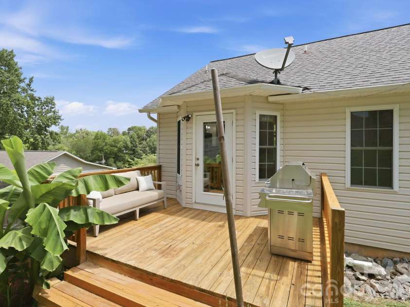320 Meadowbrook Drive, Canton, NC 28716.  MLS# CAR4402508, YatesRealty ID 38995. 