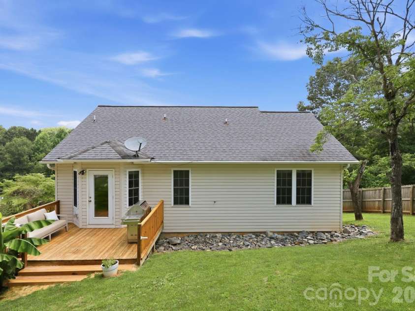 320 Meadowbrook Drive, Canton, NC 28716.  MLS# CAR4402508, YatesRealty ID 38995. 