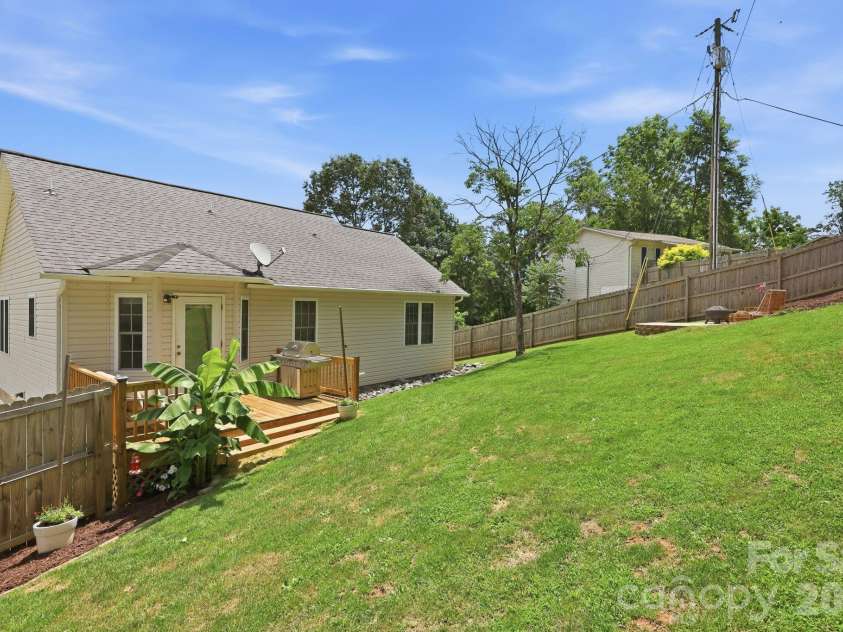 320 Meadowbrook Drive, Canton, NC 28716.  MLS# CAR4402508, YatesRealty ID 38995. 