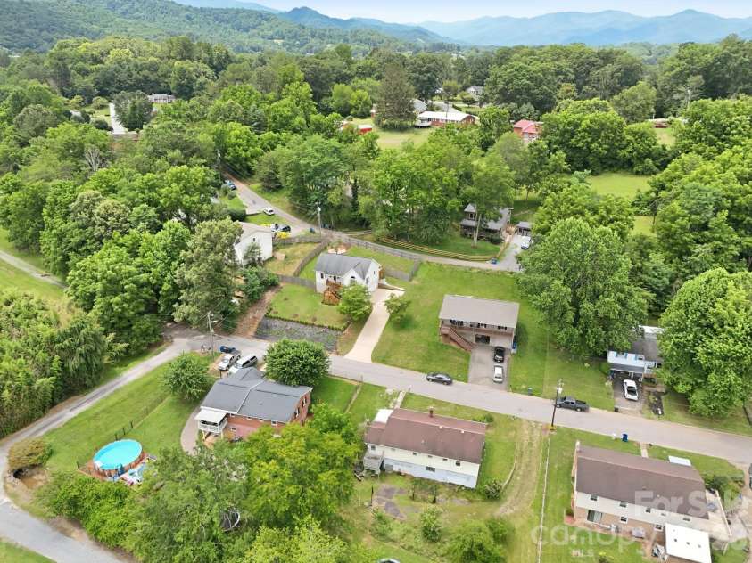 320 Meadowbrook Drive, Canton, NC 28716.  MLS# CAR4402508, YatesRealty ID 38995. 
